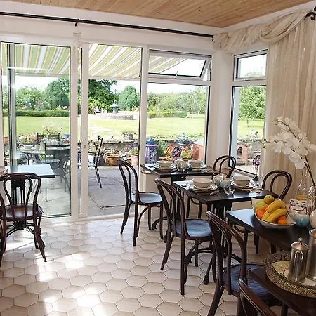 Bed & Breakfast Innwood House